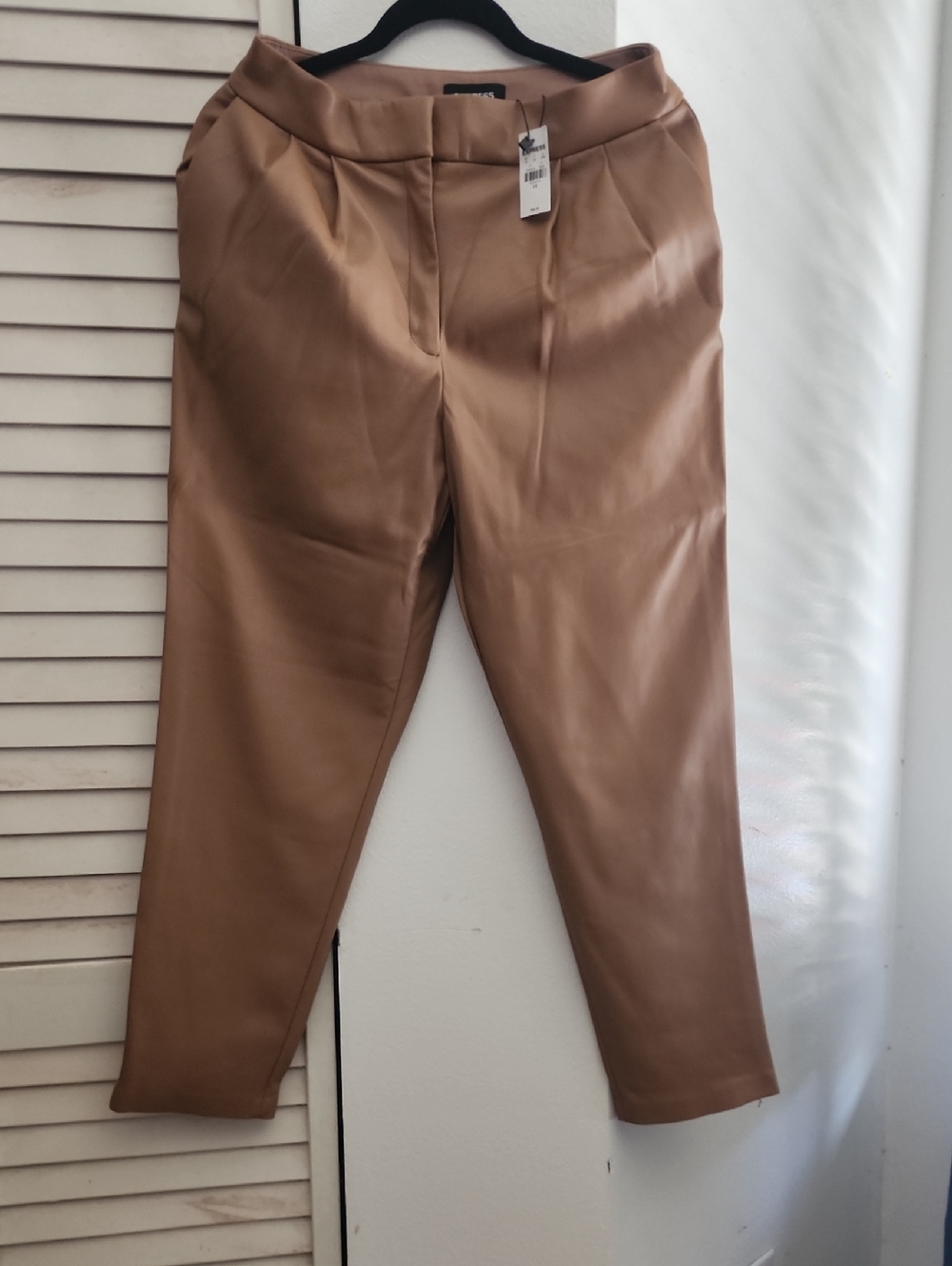 Express WOMENS Dress Pants in Camel Brown SIZE 8. PLEATHER Pants